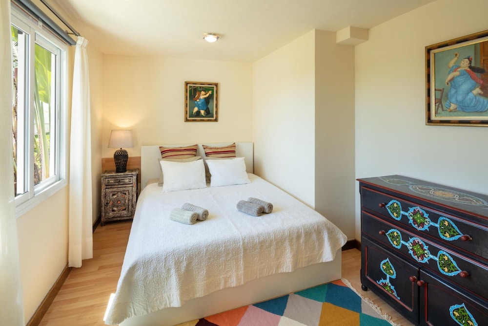 Large Luxury Family Villa 500m From Beach