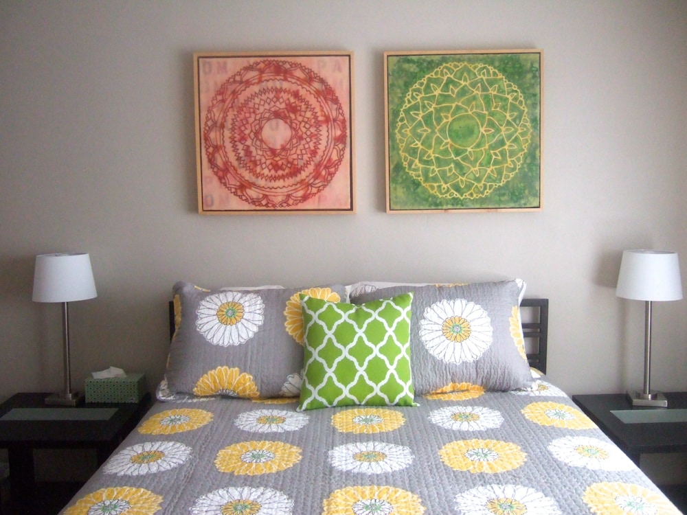 Loya's Little House Bed & Breakfast