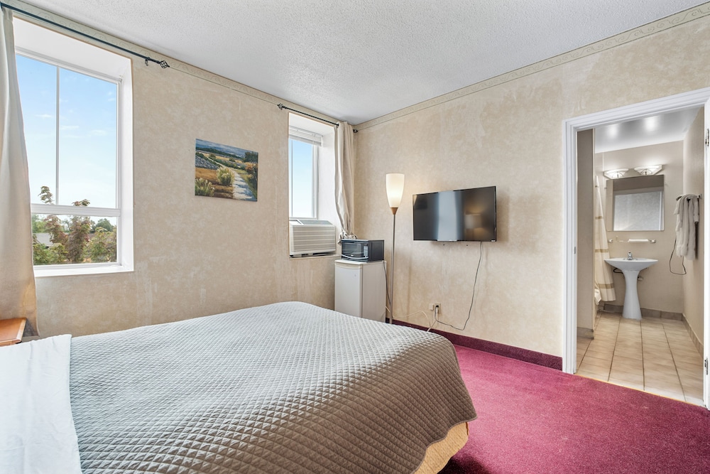 Guelph Vacations - Royal Inn and Suites at Guelph - Property Image 2
