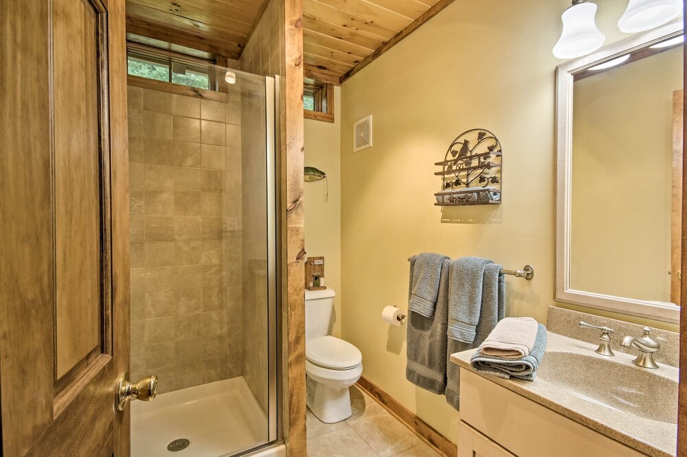 Creekside Berkeley Springs Cabin on 35 Acres! - Property Image 19