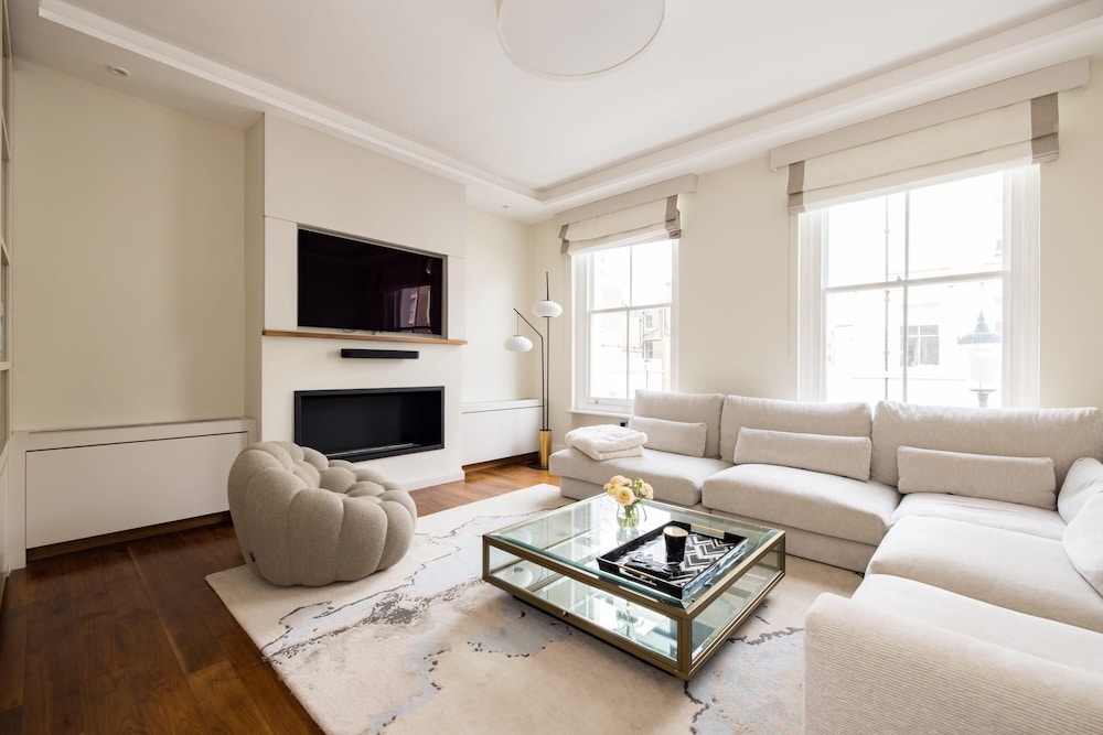 Light-filled Chelsea Duplex