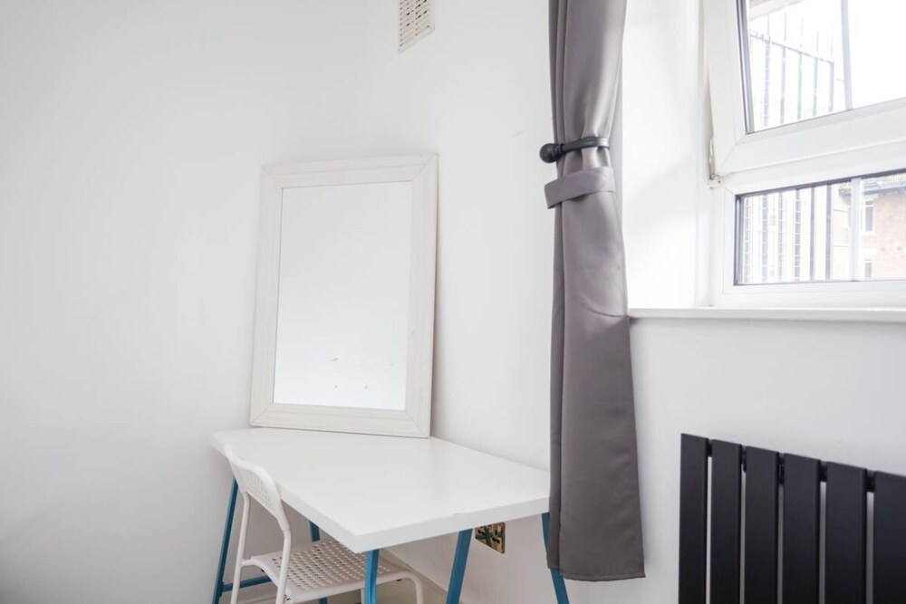 Spacious 4 Bedroom Apartment in Bethnal Green
