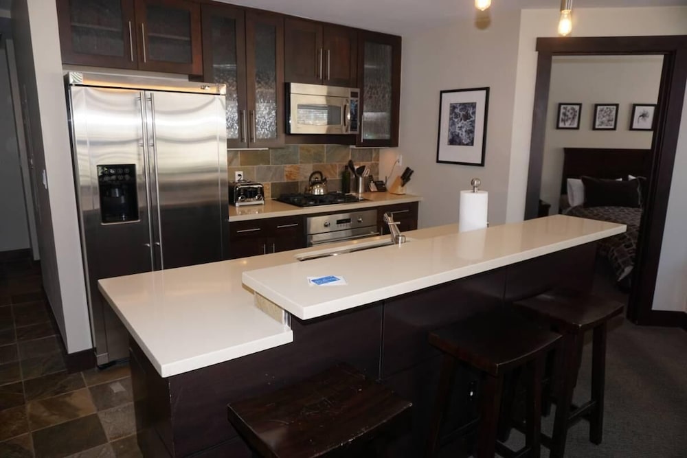 120 Carriage Way 2205 view 3