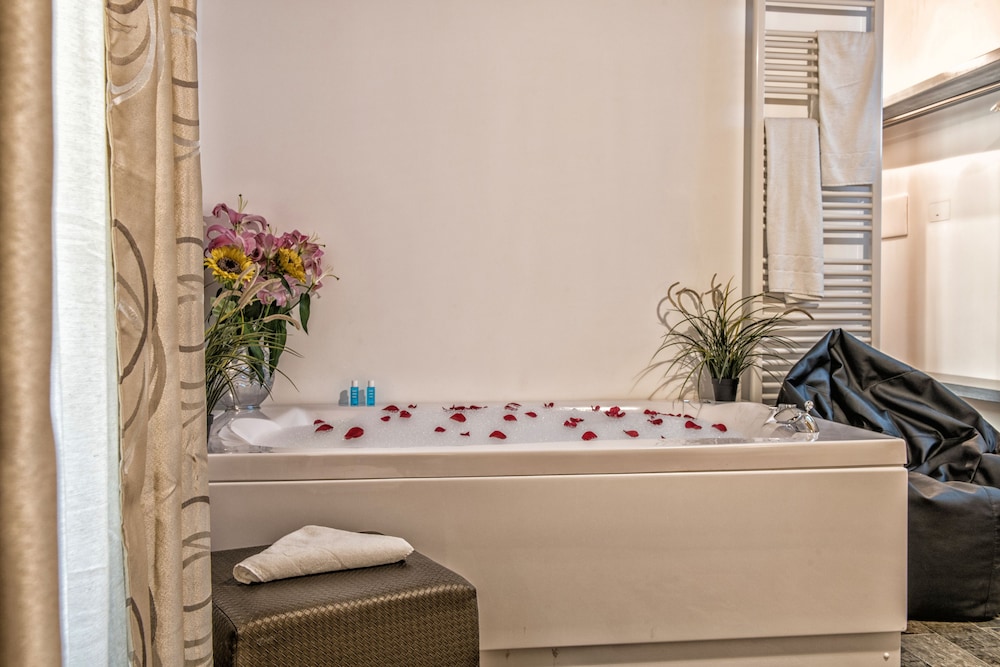 StarHome NAVONA