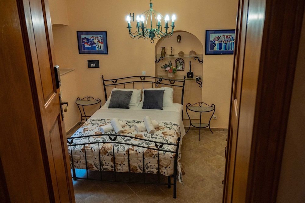 Amoret Apartments