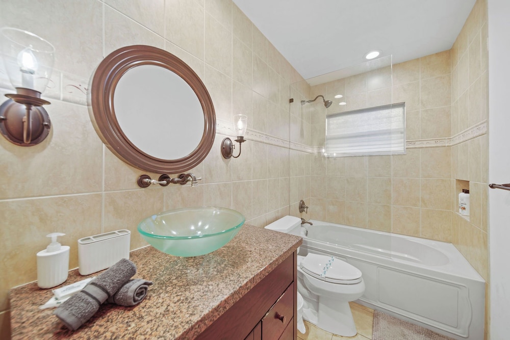 Luxe 2BR Escape Fort Lauderdale