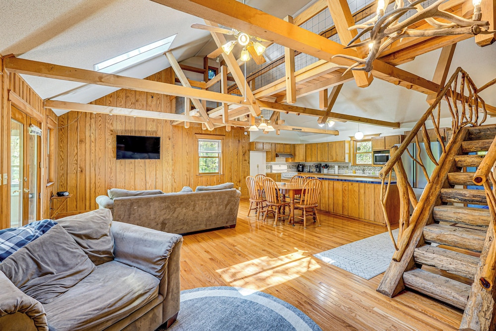 Historic Clark Cabin w/ Deck Fishing Pond Access - Property Image 6
