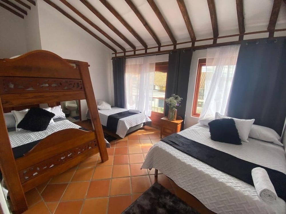 leyvaYork Apartasuites