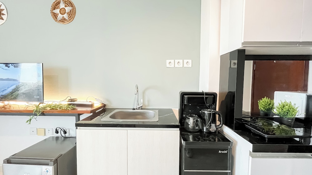 Modern And Tidy Studio Room At West Vista Apartment