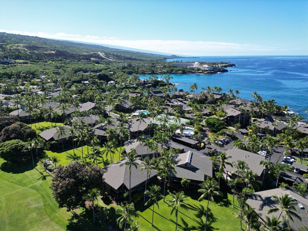 Large 3BR + Loft at Kanaloa Pools, Golf Views & Prime Keauhou Location