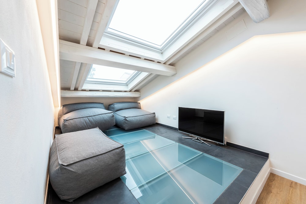 Salutati Apartments by MMega