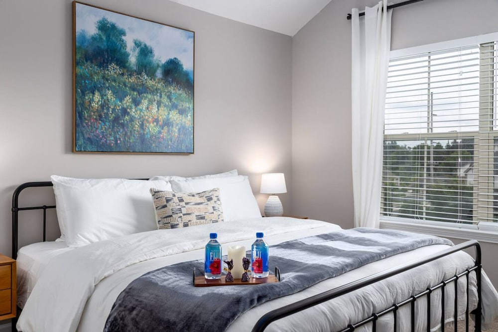 Top Floor Water View King Bed Pool Gym