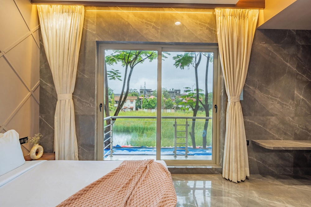 Alaya Stays - Imperial Calista 4BHK near Khandala Hills
