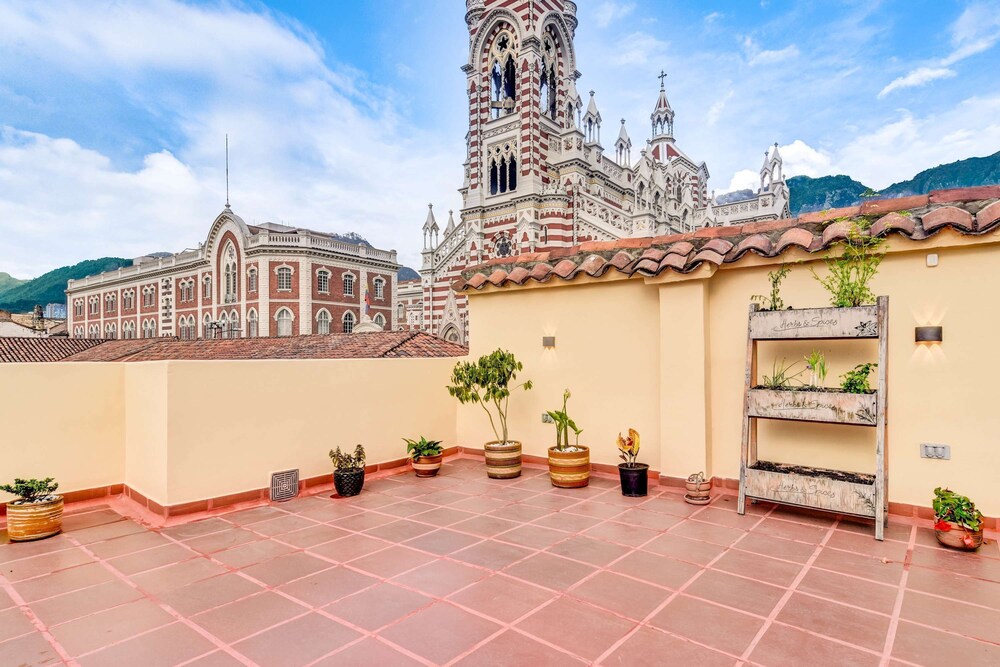 Chic 4BR Getaway in Vibrant La Candelaria