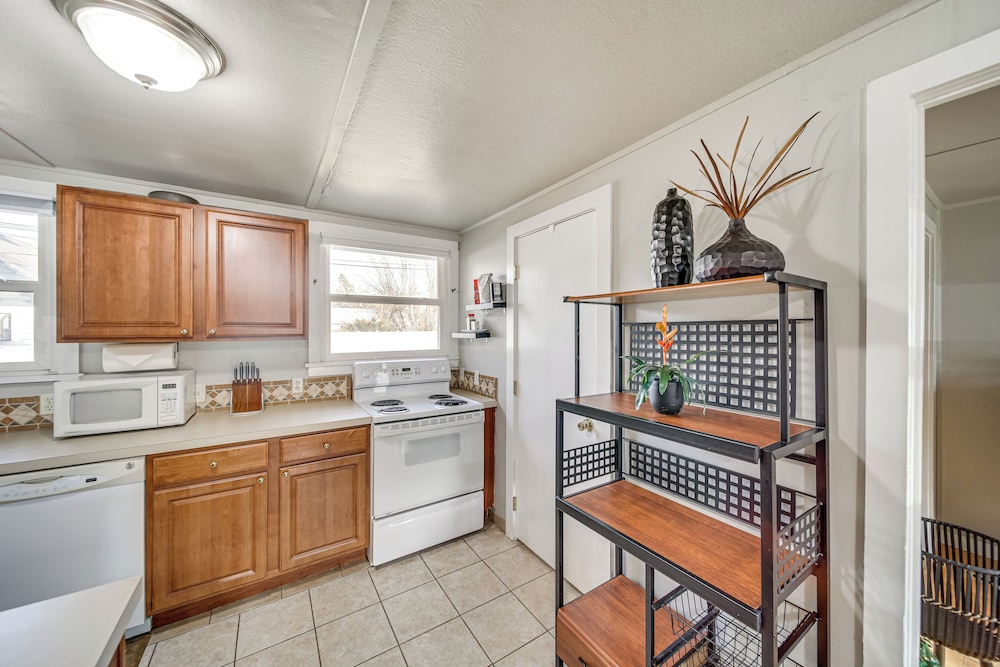 1 Mi to Camels Back Park: Boise Studio w/ Patio!