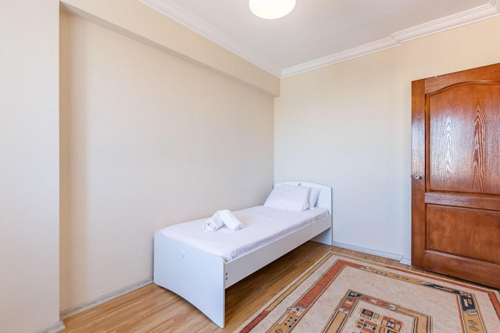 Flat With Shared Pool Near Sabiha Gokcen Airport