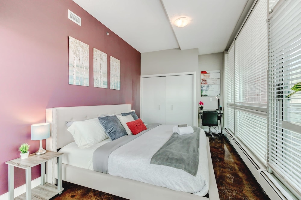 Luxury Condo Steps From Stampede Park