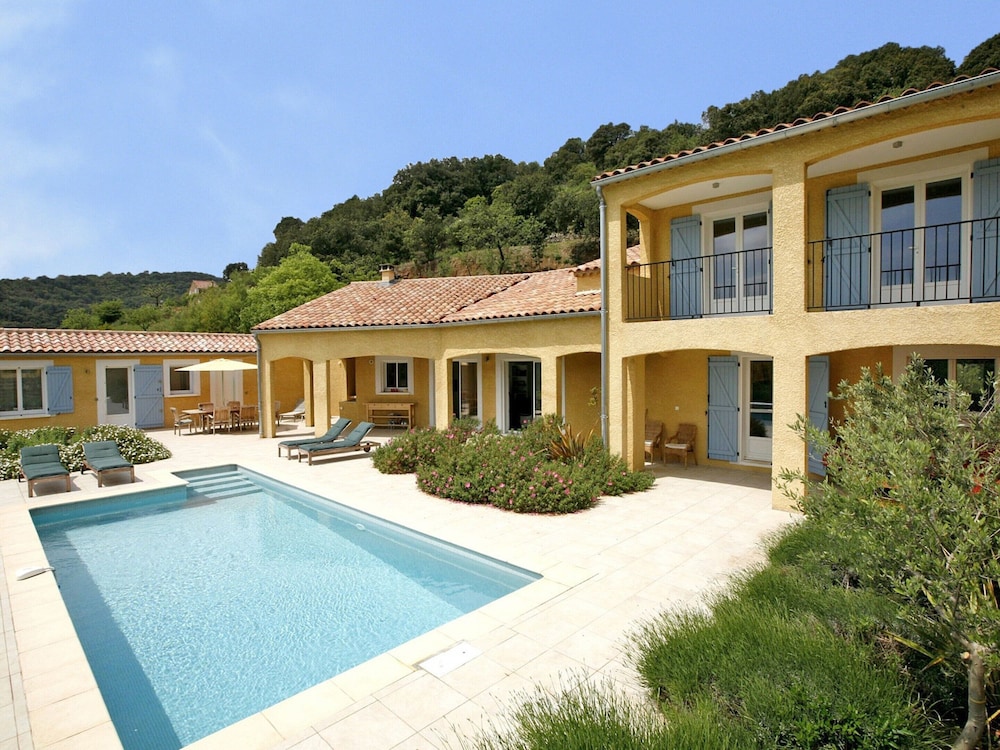 Peaceful Villa With Pool & Views photo 2