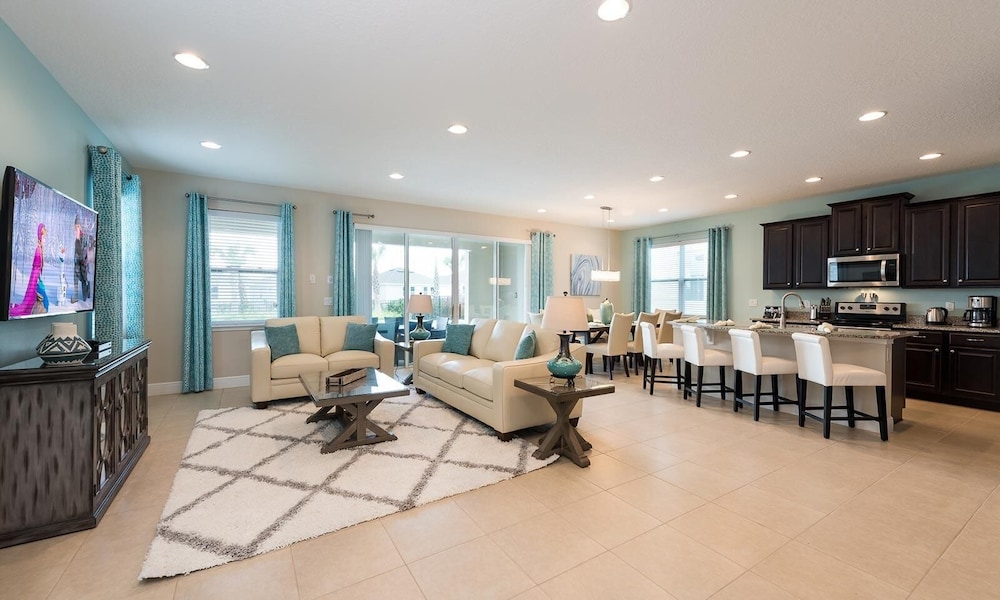 7412 MA - Stylish Home Near Parks