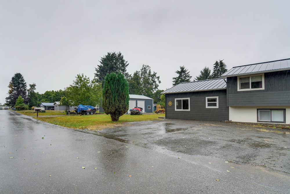 Near Twilight Sites & Scenic Hikes: Forks Apt