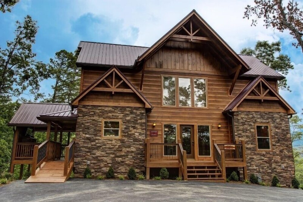 Sky View Lodge - 5 Bedrooms, 5 Baths, Sleeps 14 Home by RedAwning