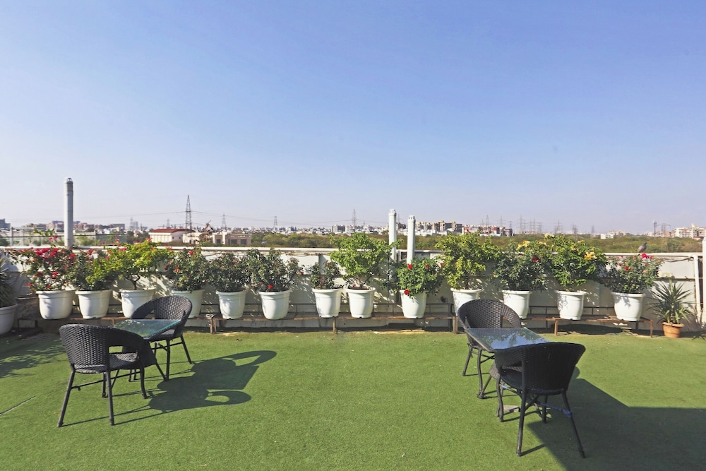 Hotel Aerostar Gold Near Yashobhoomi
