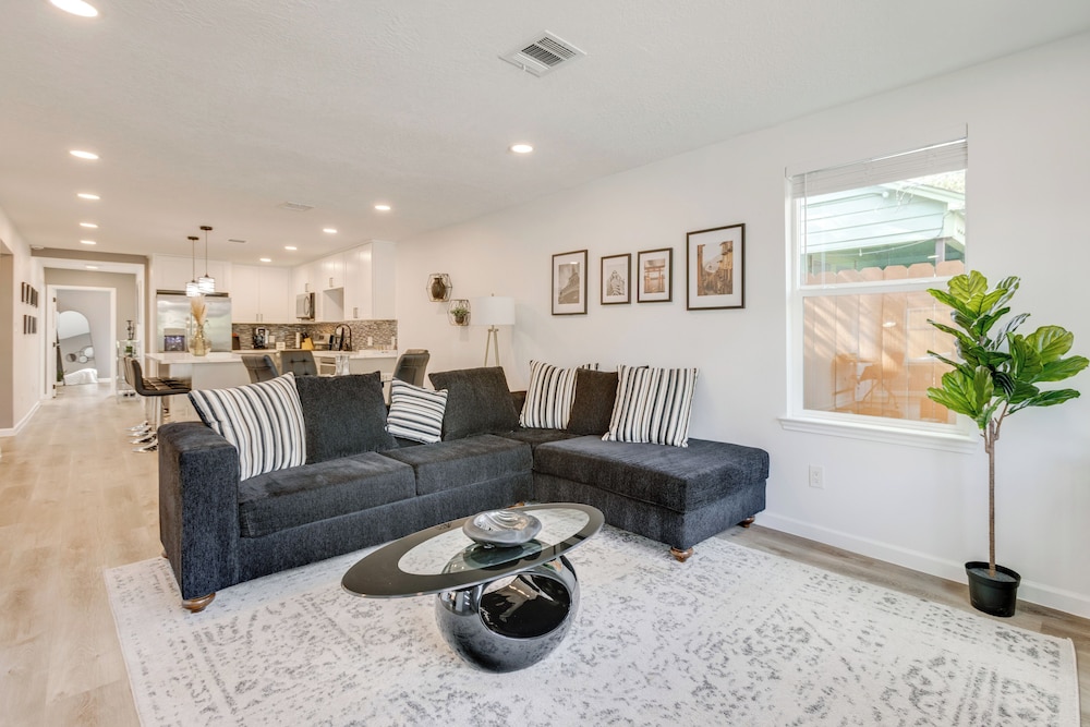 Updated Home w/ Hot Tub in Houston's Northside!