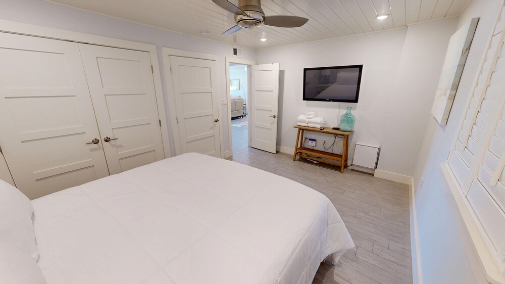 Dolphin Point 604c 2 Bedroom Condo