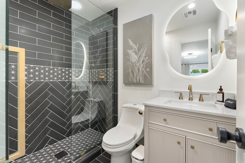 NEW The Hensley on Hubbell Designer Oasis w Pool
