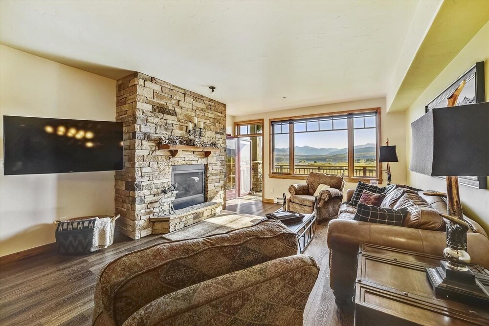 Timberline Cove 203 2 Bedroom Condo by RedAwning
