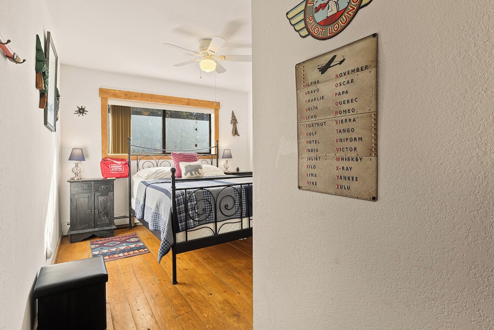 Sierra Pines Retreat Sleeps 6!