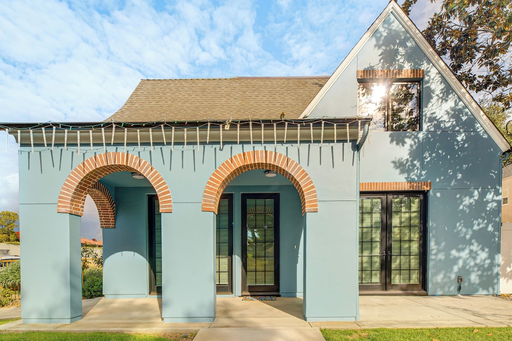 Shop, Dine & Explore Pasadena! Newly Built Home