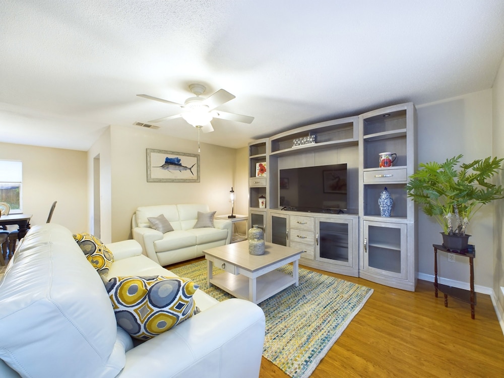 Cozy 4 Bedroom Home on Merritt Island