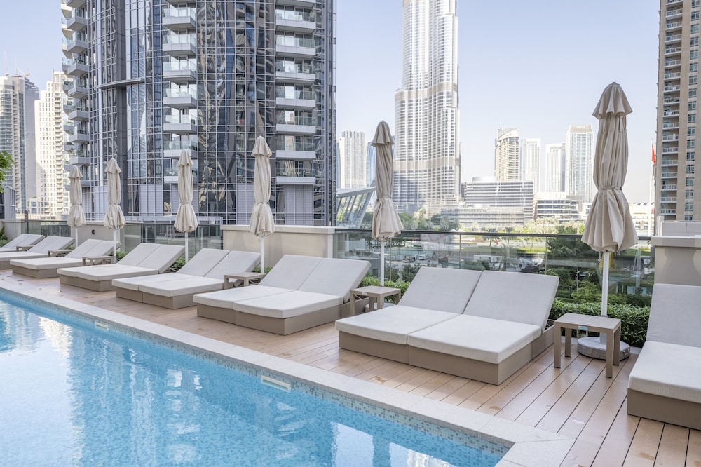 Act One Tower 2BR Luxury Apartment photo 4