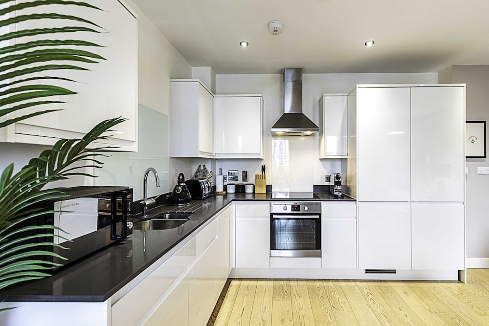 Beautiful One Bed Apartment in East Putney view 5