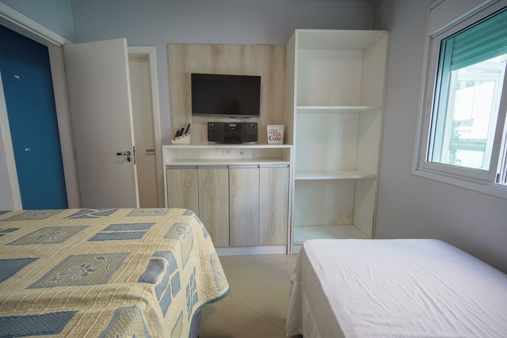 Apto pet Friendly c Churrasqueira a 100m da Praia