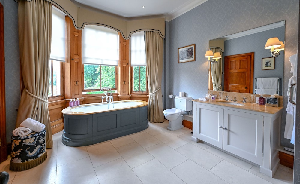 Newmarket Vacations - The Jockey Club Rooms - Property Image 10