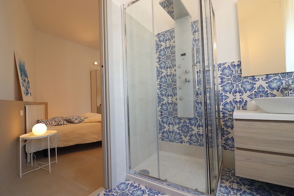 Casa Maya Modern Open-space Apartment Steps From Otrantos Seafront
