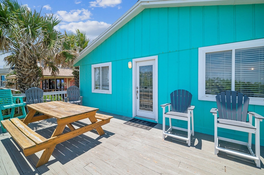 Charming Coastal Retreat Steps From Beach 3 Bedroom Home