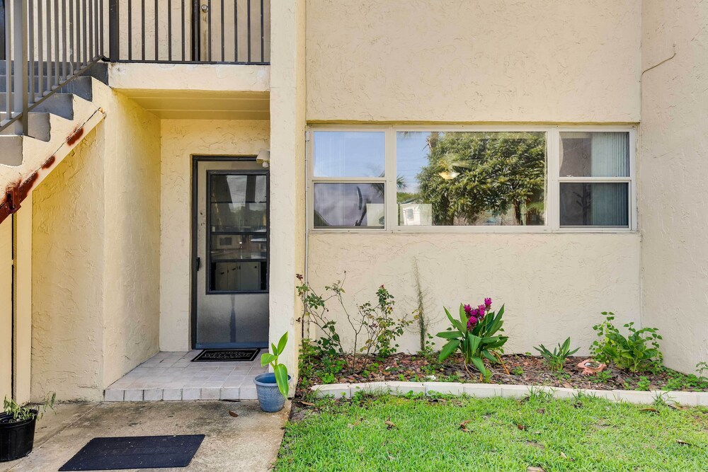 Sunny Florida Condo: 4 Mi to Gulf Islands Seashore