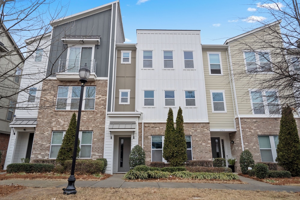 Luxe 3BR Townhouse in Camp North End