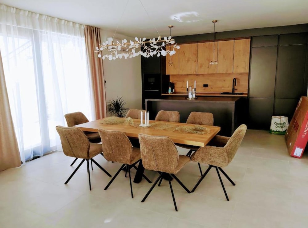 Sunset Villa Aves With Pool, Gym and Sauna