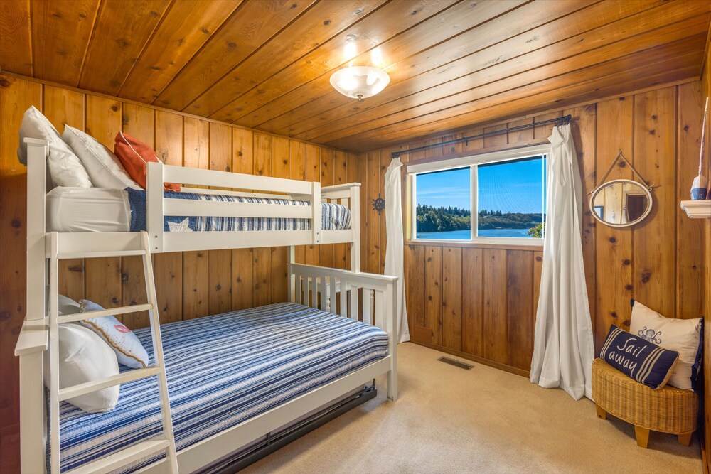 Captain s Retreat in Shelton