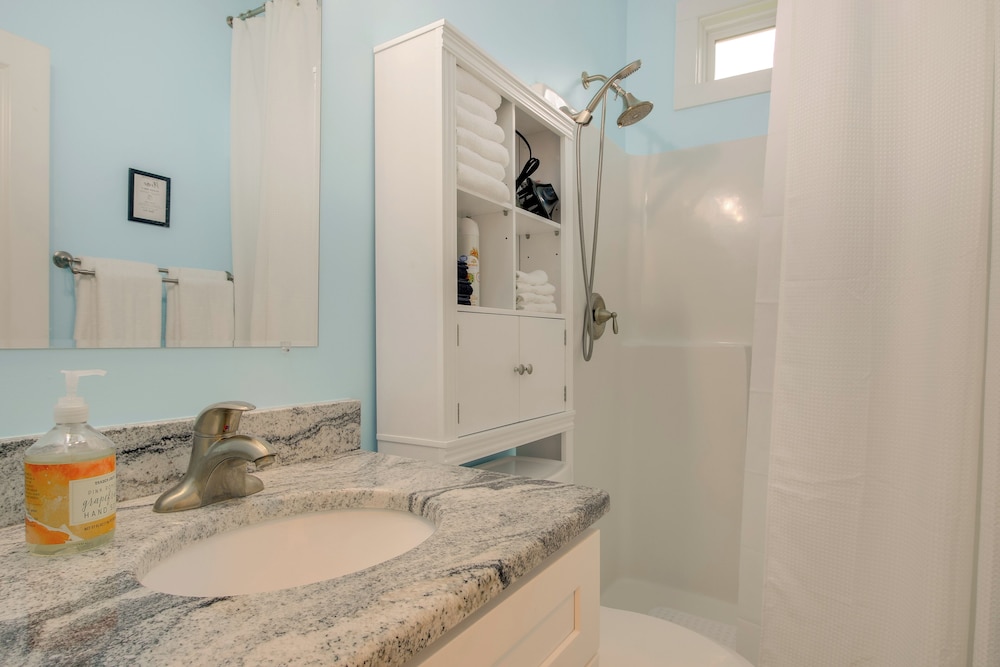 Lakefront Home w/ Hot Tub & Dock in Cross Hill!