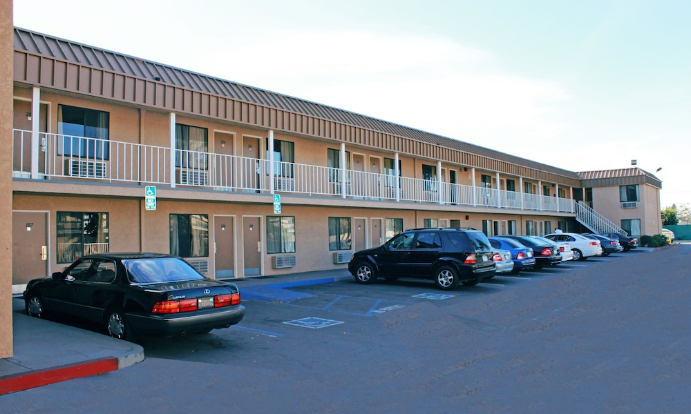 Rainbow Inn - Near Adventure City