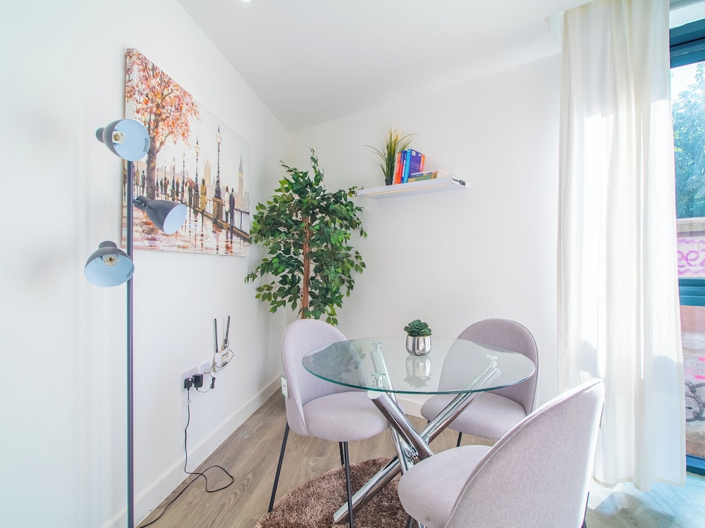 Sheffield City Apartment Retreat