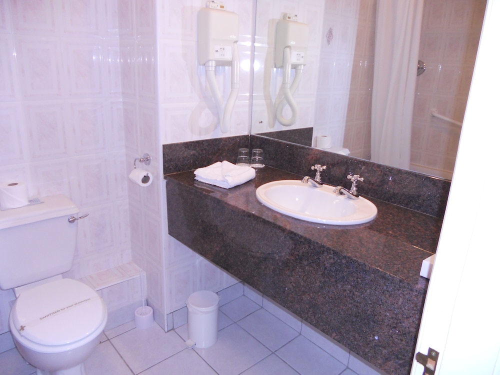 Waterford Vacations - The Rhu Glenn Hotel - Property Image 12