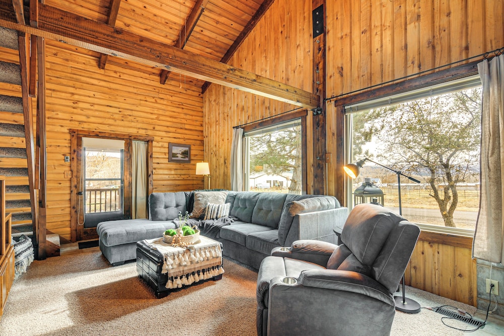 Mtn-view Cabin w/ Horse Pasture in Koosharem