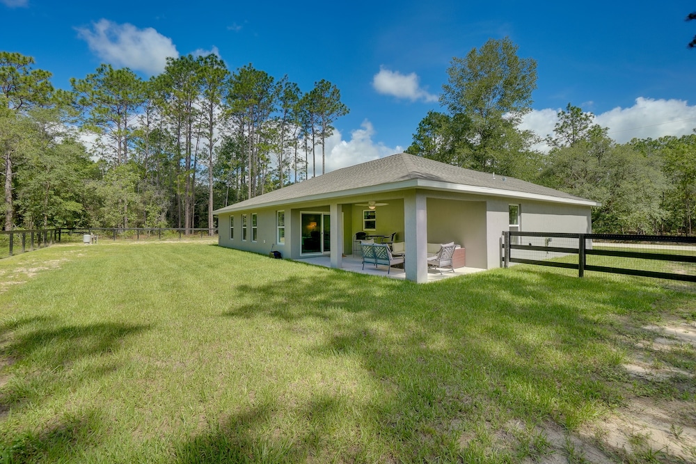 Pet-friendly Home w/ Fenced Yard in Dunnellon