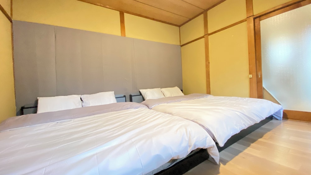 AkiraHome Tsurumibashi